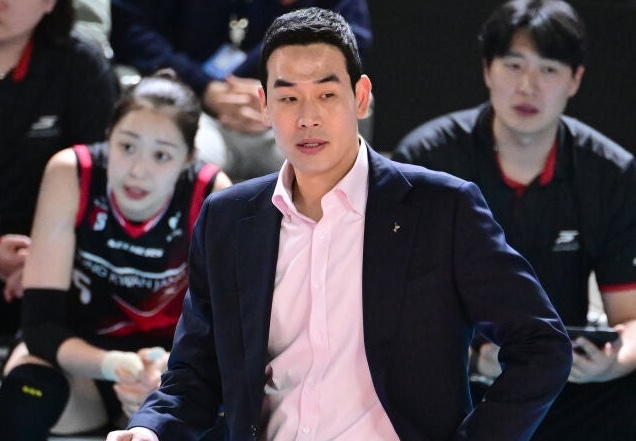 Thua 6 trận li&ecirc;n tiếp, HLV CLB b&oacute;ng chuyền H&agrave;n Quốc nổi giận với học tr&ograve;