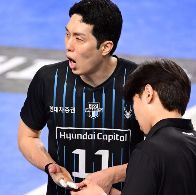 Phụ công 37 tuổi bị khâu 7 mũi trên tay vẫn nén đau thi đấu Phụ công 37 tuổi bị khâu 7 mũi trên tay vẫn nén đau thi đấu