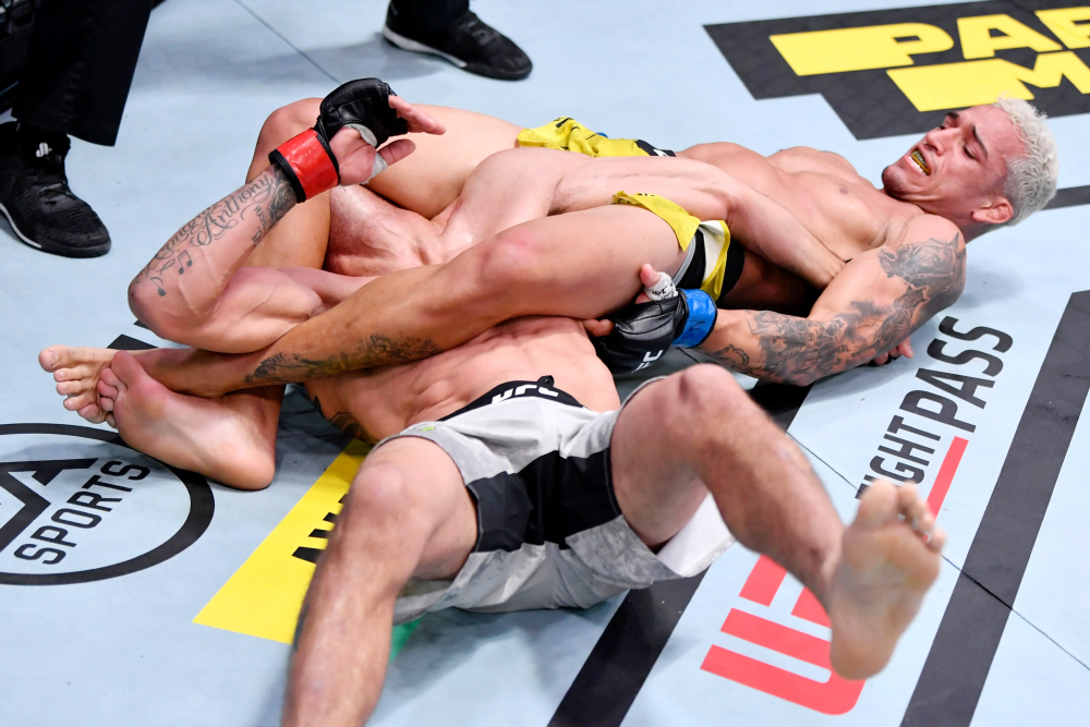 Huyền thoại UFC dự đo&aacute;n Charles Oliveira sẽ phải trả gi&aacute; đắt trước Max Holloway tại UFC 326