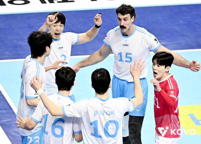 Hyundai Capital gi&agrave;nh top 2, cuộc đua ng&ocirc;i đầu giải b&oacute;ng chuyền nam H&agrave;n Quốc căng thẳng tới v&ograve;ng cuối