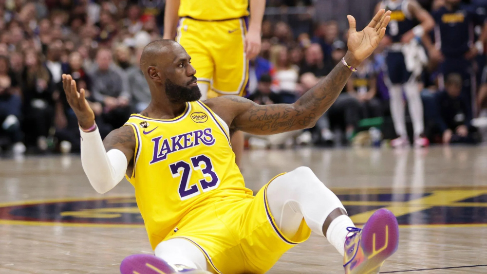 Canh bạc chuyển nhượng: LeBron James kh&ocirc;ng hứng th&uacute; gia nhập Warriors với Stephen Curry