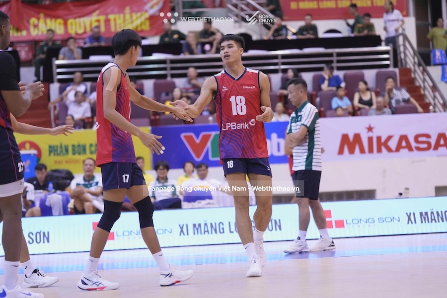 Đối chuyền Đinh Văn Phương tiếp tục đồng h&agrave;nh c&ugrave;ng LP Bank Ninh B&igrave;nh