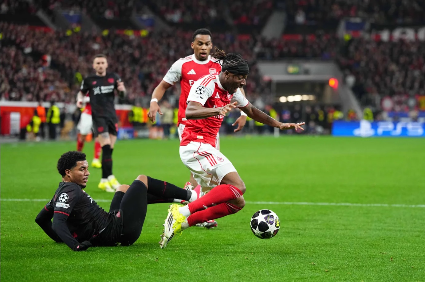 Leverkusen v&agrave; mạng x&atilde; hội phẫn nộ về quả phạt đền ở ph&uacute;t 90 của Arsenal