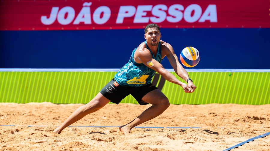 Bộ đôi chủ nhà Brazil tạo nên màn rượt đuổi kịch tính tại Beach Pro Tour Bộ đôi chủ nhà Brazil tạo nên màn rượt đuổi kịch tính tại Beach Pro Tour