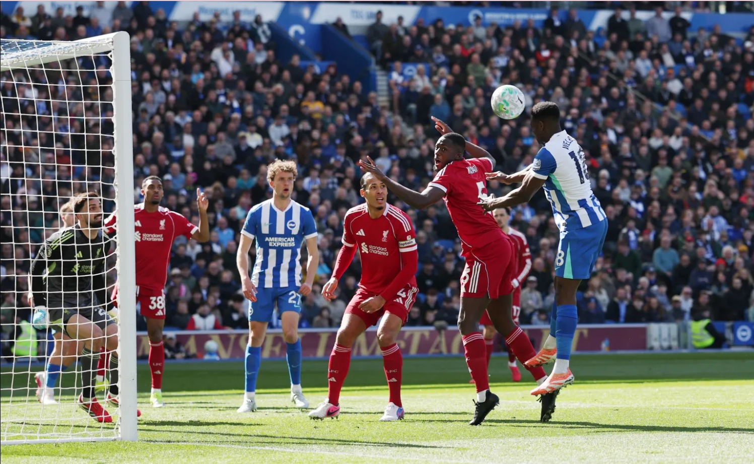 Bảng xếp hạng Ngoại hạng Anh mới nhất sau khi Liverpool v&agrave; Chelsea thất bại