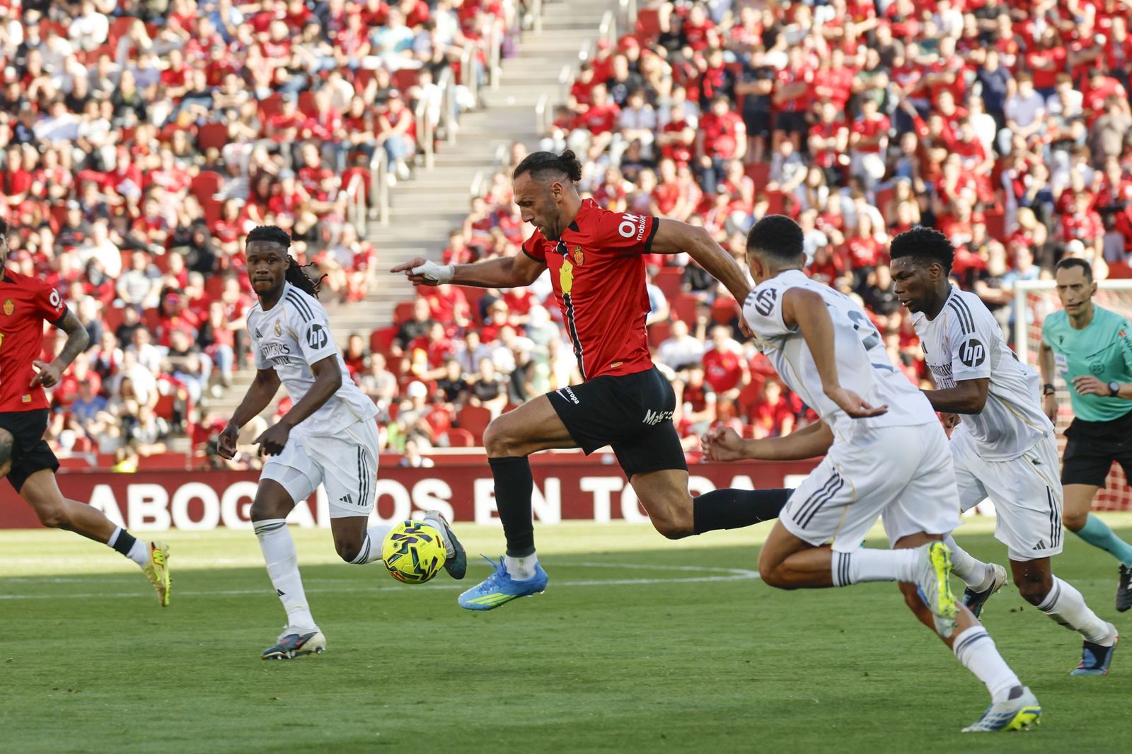 Muriqi, người ghi nhiều b&agrave;n hơn Yamal v&agrave; chấm dứt hy vọng v&ocirc; địch của Real Madrid