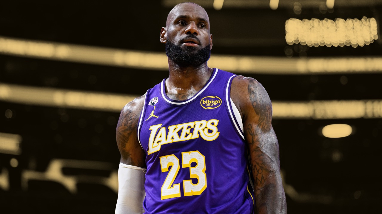 LeBron James l&ecirc;n tiếng về &aacute;p lực g&aacute;nh v&aacute;c Los Angeles Lakers giữa b&atilde;o chấn thương