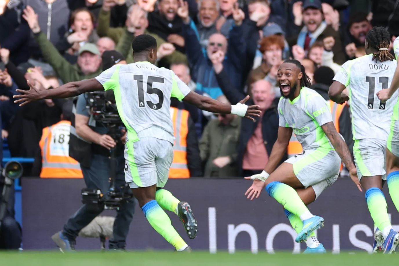 Bảng xếp hạng Ngoại hạng Anh mới nhất: Man City g&acirc;y sức &eacute;p cho Arsenal