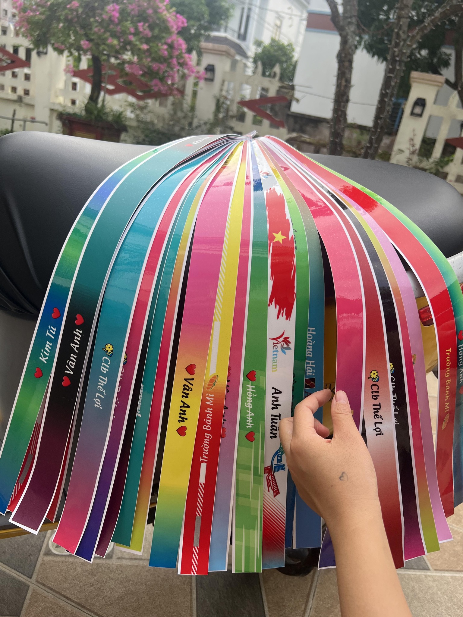 1. In t&ecirc;n l&ecirc;n viền &ndash; Giải ph&aacute;p định danh tinh tế