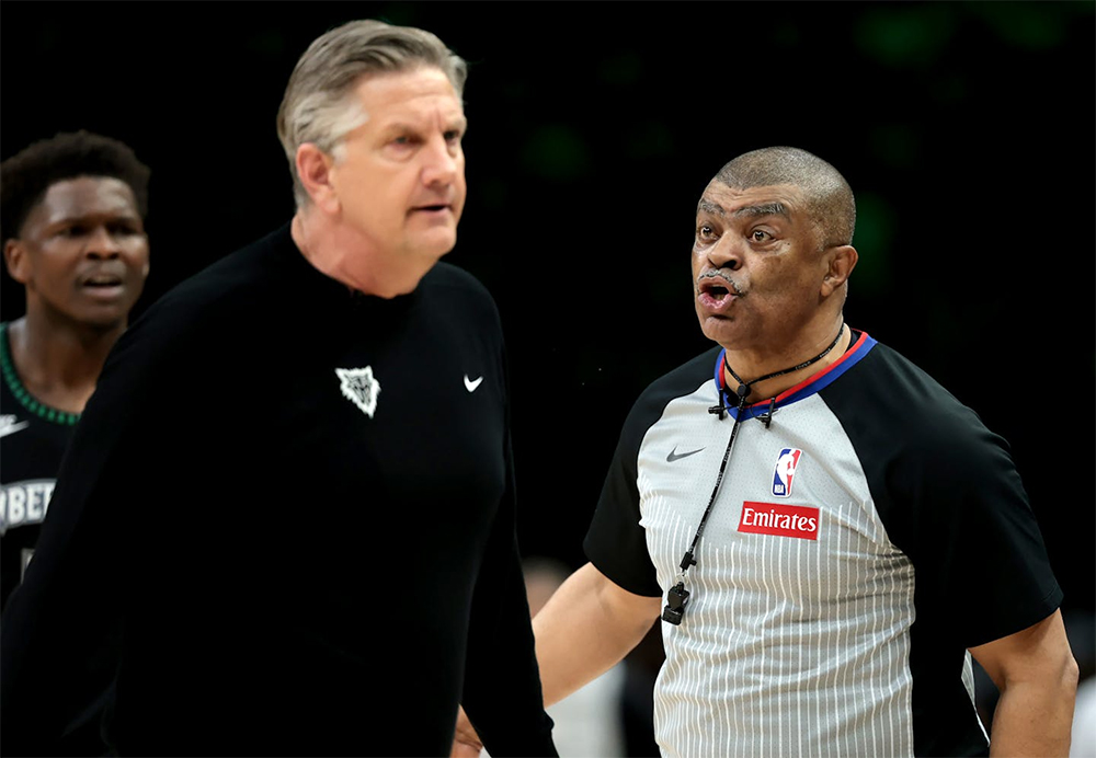 HLV Chris Finch kịch liệt chỉ tr&iacute;ch trọng t&agrave;i NBA Tony Brothers sau thất bại ở Game 3