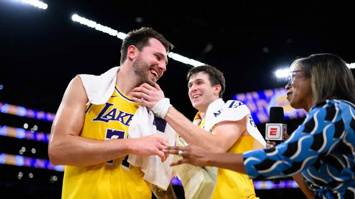 Chuy&ecirc;n gia ESPN đặt dấu hỏi về tương lai của Lakers với Luka Doncic v&agrave; Austin Reaves