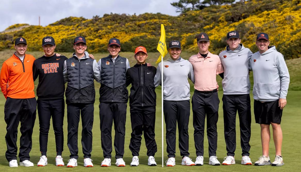 Nguyễn Anh Minh c&ugrave;ng đồng đội v&ocirc; địch giải NCAA Bandon Dunes Championship 2026 với th&agrave;nh t&iacute;ch &aacute;p đảo. Nguồn: Oregon State Men's Golf