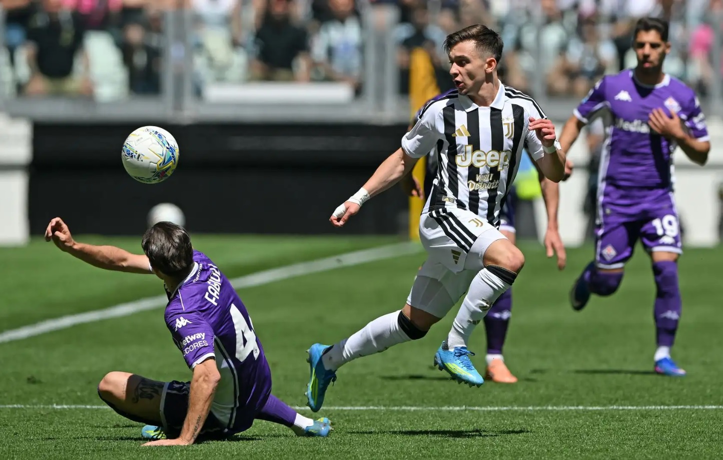 Bảng xếp hạng Serie A mới nhất: AC Milan l&ecirc;n thứ 3, Juventus tụt xuống thứ 6