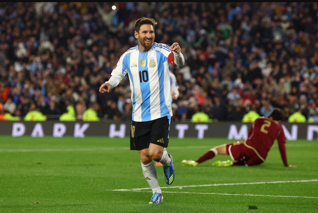 Messi cần bao nhi&ecirc;u b&agrave;n để so&aacute;n ng&ocirc;i vua ph&aacute; lưới mọi thời đại tại World Cup?