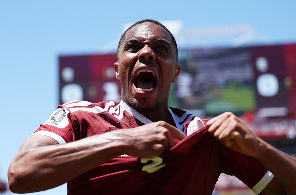 B&agrave;n thắng ph&uacute;t b&ugrave; giờ gi&uacute;p Qatar c&oacute; điểm lịch sử tại World Cup