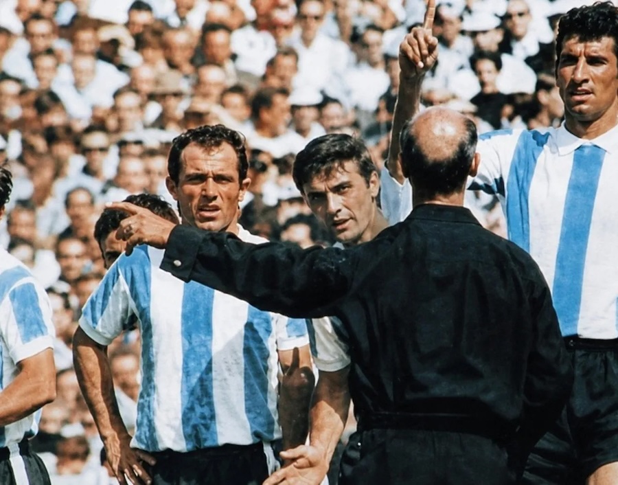 M&agrave;n đối đầu duy&ecirc;n nợ Argentina - Anh 