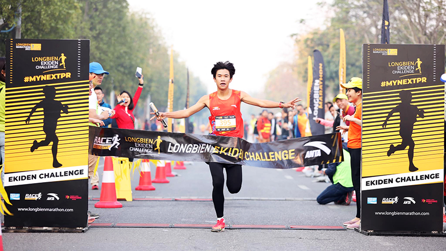 Nhóm chạy quê hương Nguyễn Thị Oanh vô địch vòng 1 Longbien Marathon Ekiden Tournament 2023