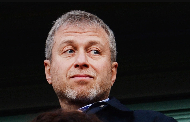 Abramovich từ bỏ kiểm soát Chelsea có ảnh hưởng đến chuyển nhượng?