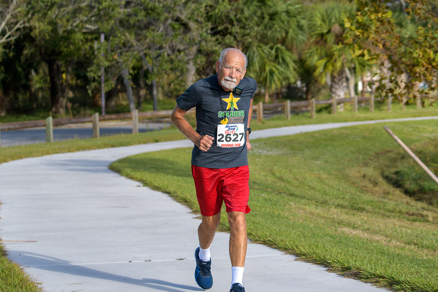 Cụ ông 80 tuổi chạy marathon ở tất cả 50 bang nước Mỹ