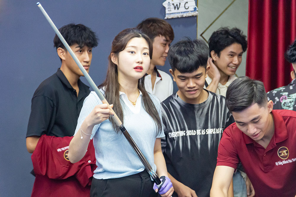 Hot girl billiards Hàn Quốc gây “sốt” khi đấu giao hữu tại CLB Phúc Thịnh