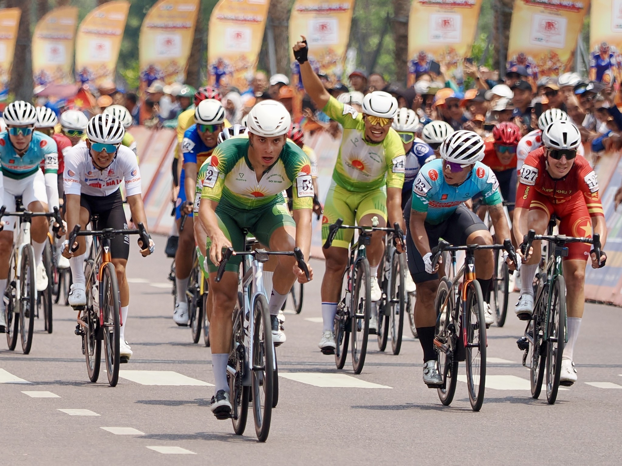 Chặng 13 xe đạp C&uacute;p Truyền h&igrave;nh TP.HCM 2026: Trần Clement Em ph&aacute; vỡ thế độc t&ocirc;n của c&aacute;c 