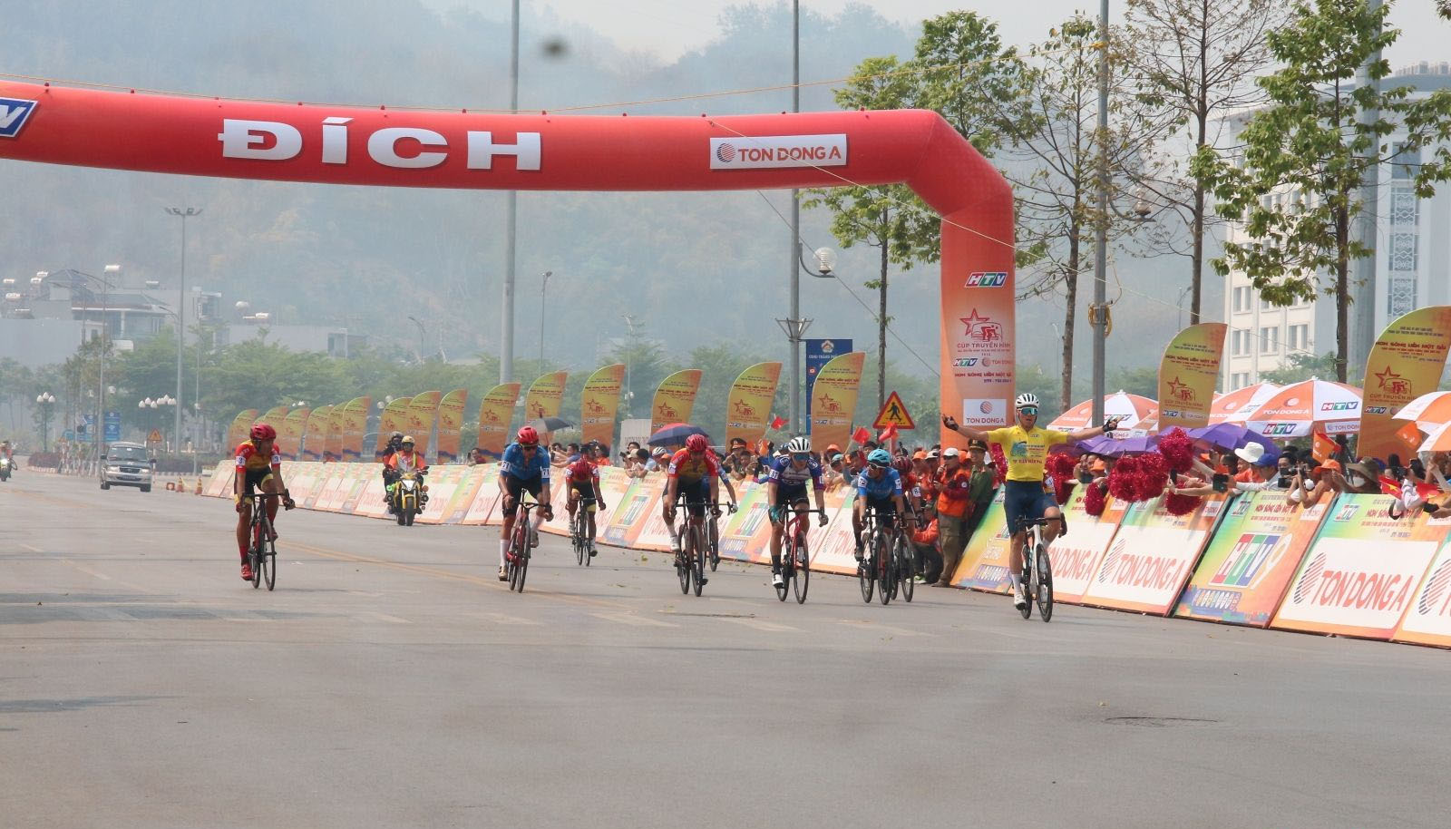 Chỉ còn 29 tay đua xe đạp tranh các danh hiệu chung cuộc ở Cúp Truyền hình TPHCM 2024