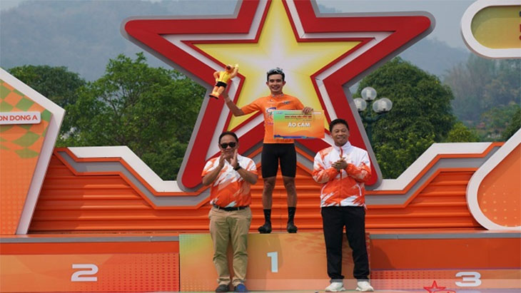 Nguyễn Hoàng Sang giữ Áo cam, Petr Rikunov lập kỷ lục thắng chặng đua xe đạp Cúp Truyền hình