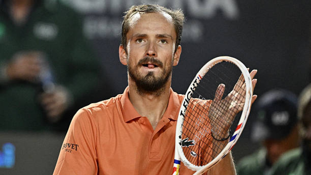 Quần vợt Rome Masters 2026: Daniil Medvedev lội ngược d&ograve;ng ngoạn mục trước &ldquo;hiện tượng&rdquo; Martin Landaluce để v&agrave;o b&aacute;n kết