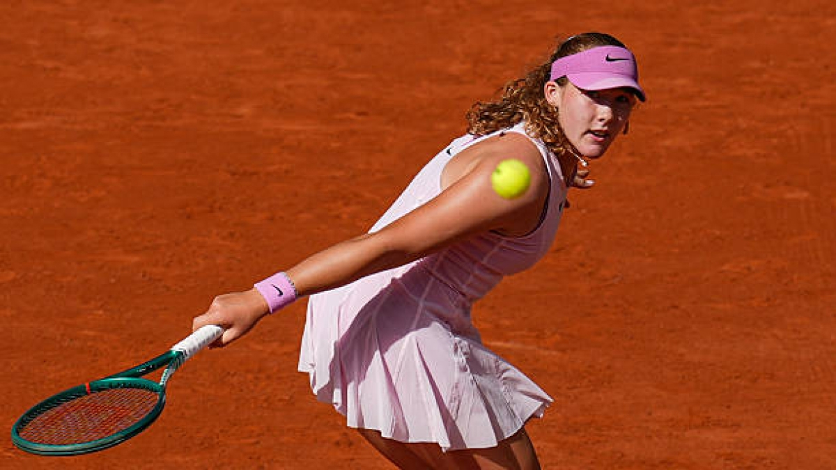 Thắng nhanh trận đầu quần vợt Roland Garros, Mirra Andreeva ca ngợi huấn luyện vi&ecirc;n Conchita Martinez