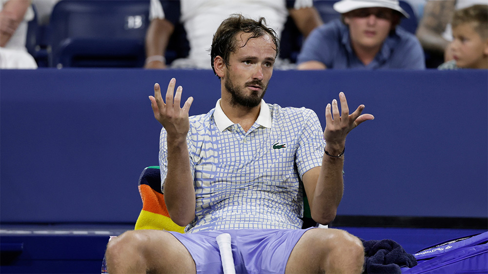 Daniil Medvedev bị phạt bao nhiêu và liệu đây có phải là khoản tiền phạt lớn nhất trong lịch sử quần vợt US Open?