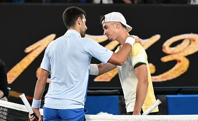 Tennis Australian Open 2024: Djokovic hành xử cũng là số 1 thế giới, vừa bị làm khó liền khen đối phương