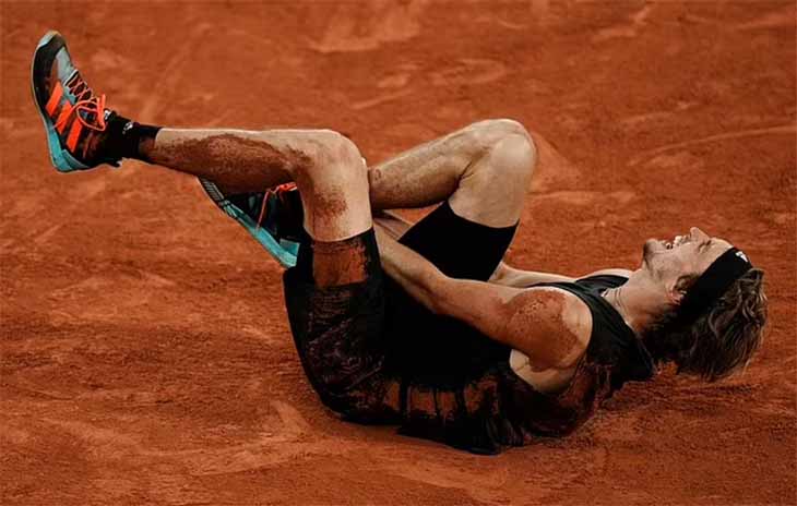 Kết quả tennis mới nhất 4/6: Zverev đau mắt cá, để Nadal trở lại chung kết Roland Garros