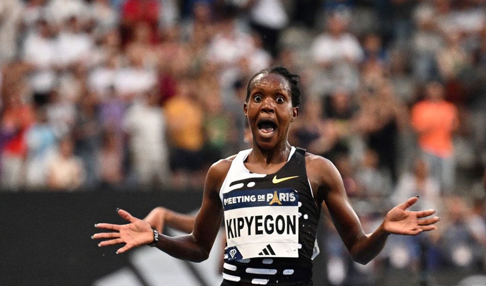 Faith Kipyegon lại phá kỷ lục thế giới chạy 5000m, một tuần sau kỳ tích 1500m