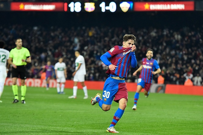 Gavi gây kinh ngạc với bàn thắng theo phong cách Messi cho Barca