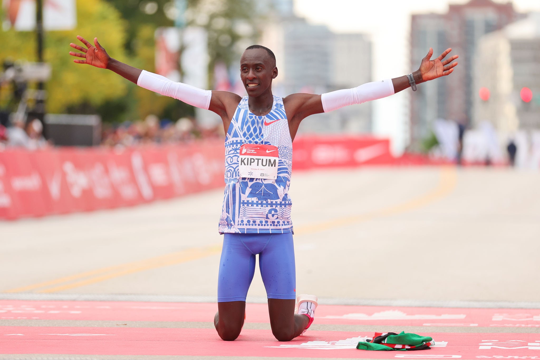  Vua Marathon Eliud Kipchoge Ch nh Th c L n Ti ng V K L c Th Gi i 