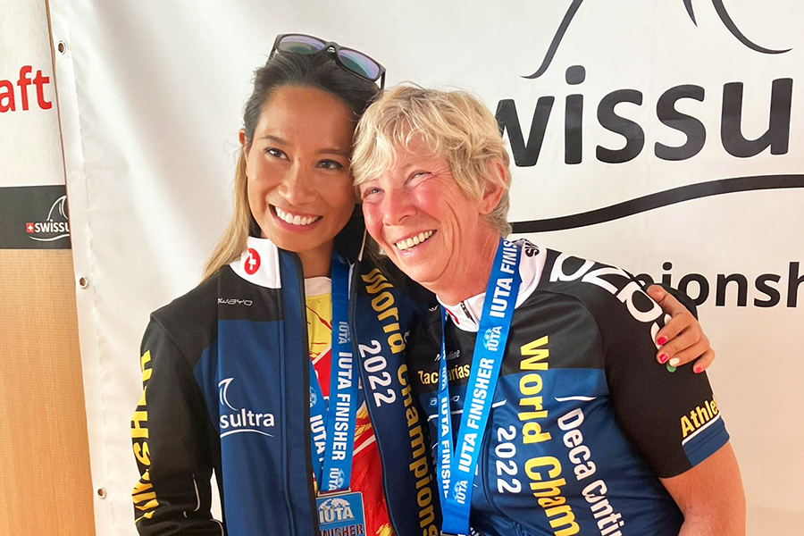 Bệnh nhân ung thư 60 tuổi lập kỷ lục thế giới hoàn thành Deca Triathlon cùng “siêu nhân” Thanh Vũ