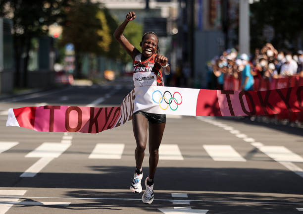 Peres Jepchirchir giúp Kenya nối dài chuỗi thống trị marathon nữ Olympic