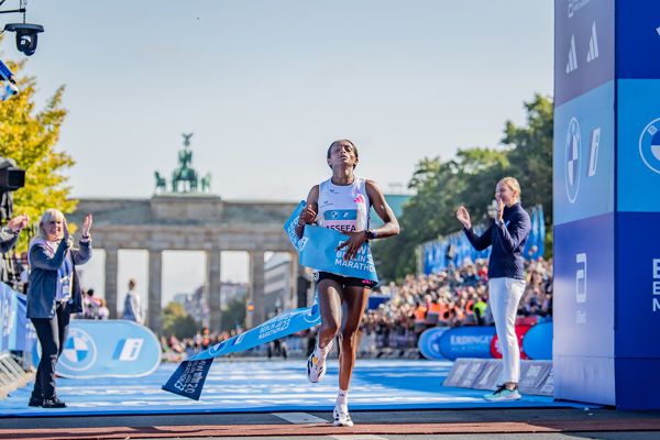 Kỷ lục thế giới marathon nữ được chứng nhận sau 8 tháng xác minh