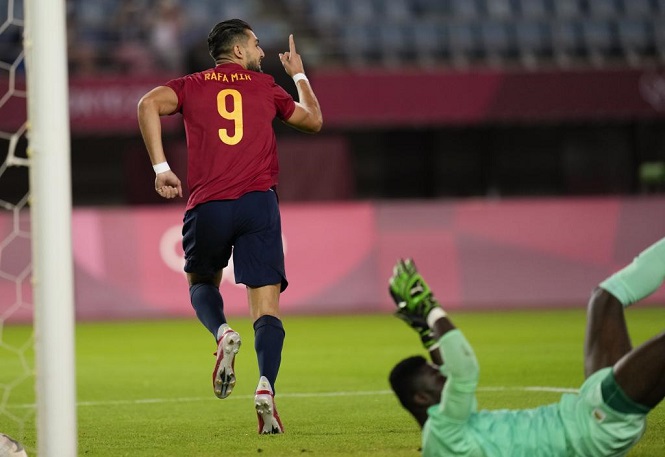 Rafa Mir lập hat-trick khó tin đưa U23 Tây Ban Nha vào bán kết Oympic