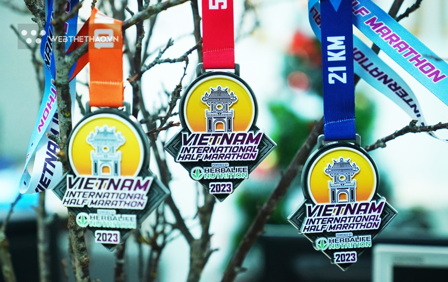 Huy chương hoàn thành đẹp ngỡ ngàng của Giải Bán Marathon Quốc tế Việt Nam 2023 tài trợ bởi Herbalife Nutrition
