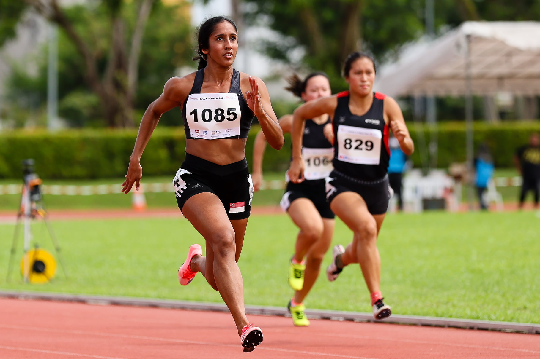 Nữ hoàng chạy ngắn SEA Games Shanti Pereira phá kỷ lục quốc gia, vào bán kết chạy 200m nữ thế giới