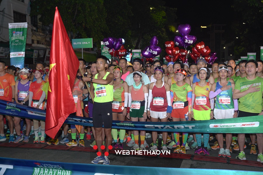VPBank Hanoi Marathon 2022 ghi dấu ấn gần 1 vạn người chạy dưới trời thu tuyệt đẹp