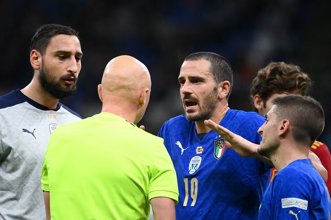 HLV Mancini ngầm trách Bonucci sau khi Italia thua Tây Ban Nha