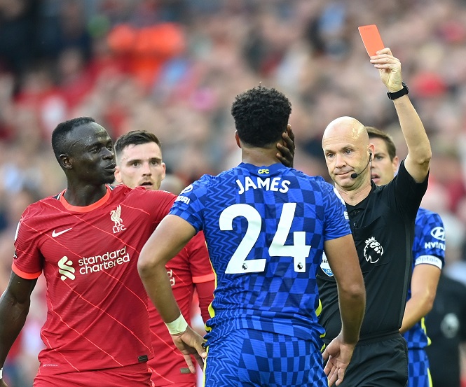 Chelsea nổi giận với quả phạt đền gây tranh cãi trước Liverpool