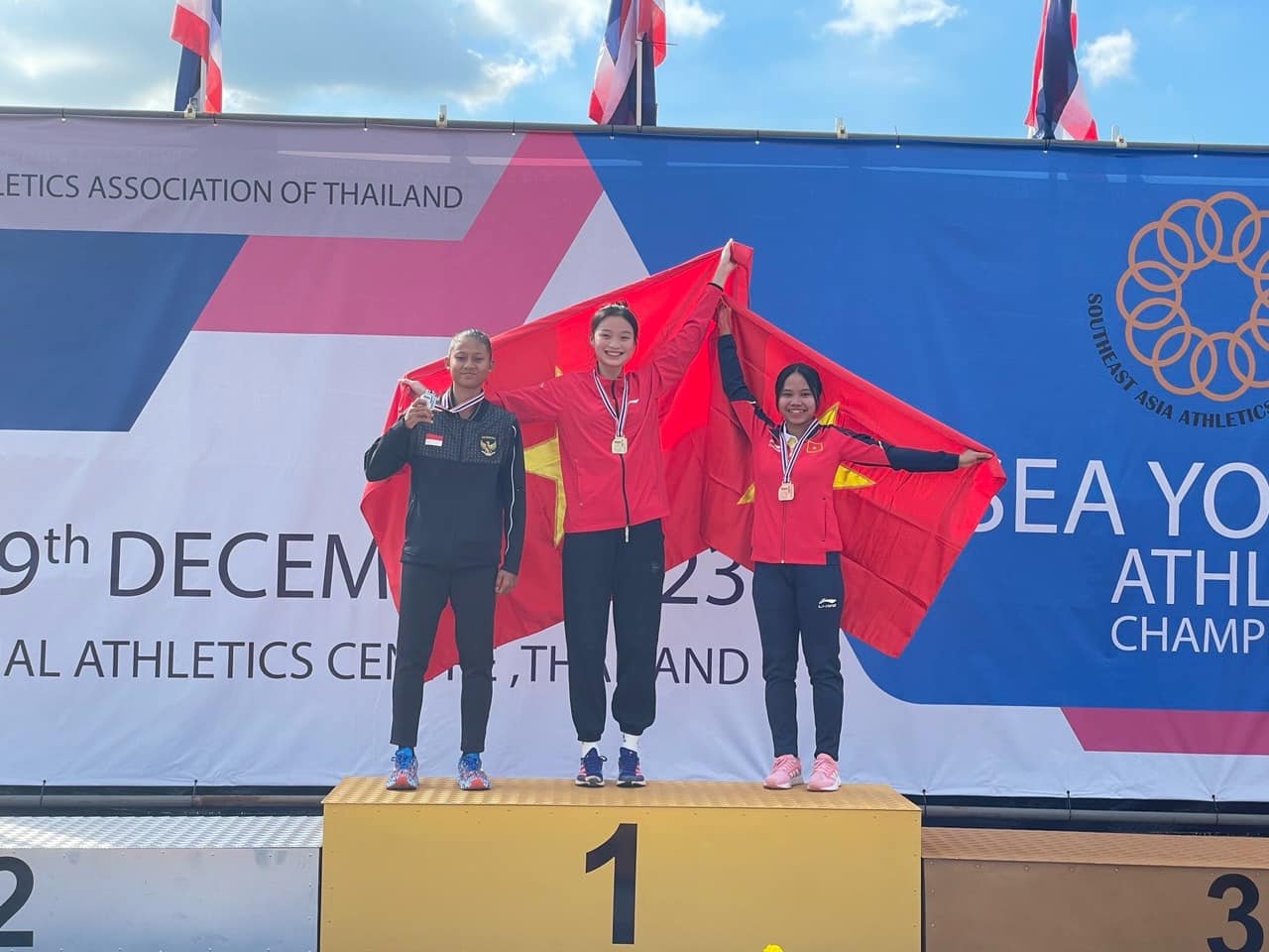 Tuyển thủ Việt Nam thi đấu thành công ngày khai mạc Giải điền kinh trẻ Đông Nam Á 2023