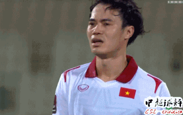 Điều gì khiến đội tuyển Việt Nam khóc? Hãy xem hình ảnh động lòng này để tìm hiểu thêm về cảm xúc của các cầu thủ trong đội tuyển quốc gia.