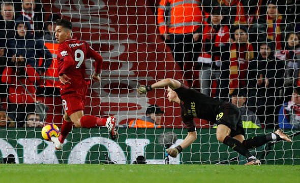 Người hâm mộ phát cuồng với “bàn thắng không cần nhìn” của Firmino khi lập hat-trick cho Liverpool