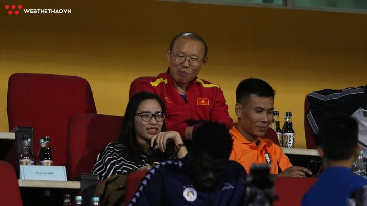 Bỏ U23 Việt Nam ở nhà, HLV Park Hang-seo đi xem trận Derby Thủ Đô