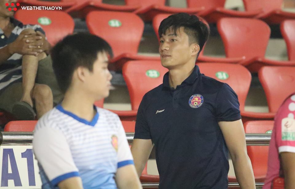 Văn Hoàng bị bảo vệ hỏi thăm trong ngày Sài Gòn FC thiết lập kỷ lục
