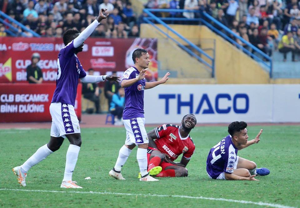 Nhìn lại khoảnh khắc CLB Hà Nội đánh bại Bình Dương tại trận Siêu Cúp Quốc gia 2018